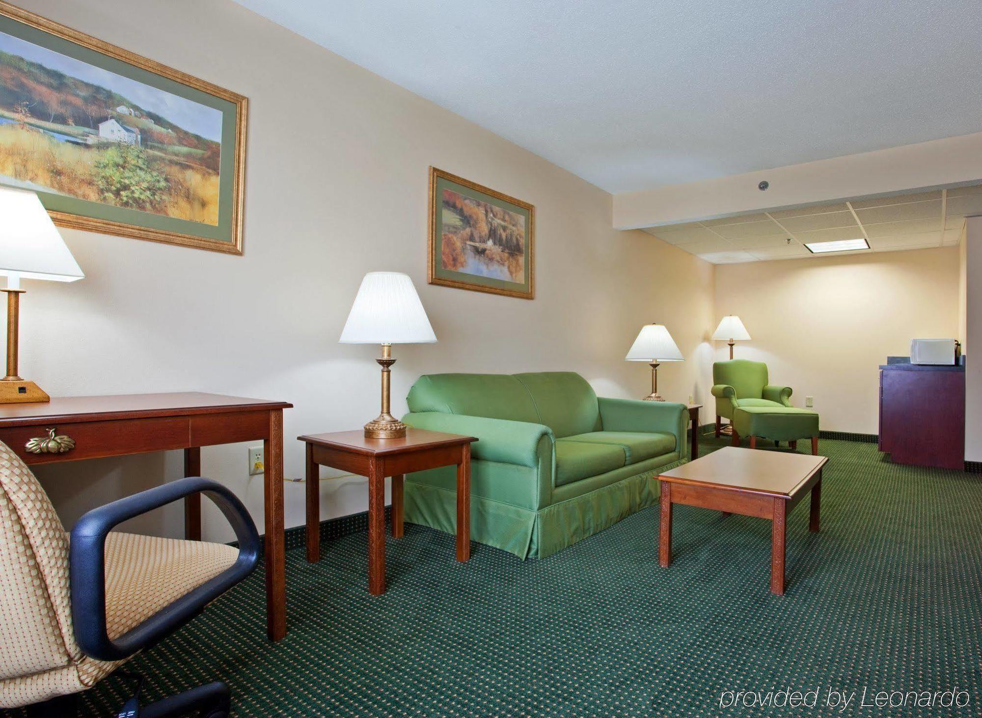 Holiday Inn Express Mount Pleasant- Scottdale, An Ihg Hotel Dış mekan fotoğraf
